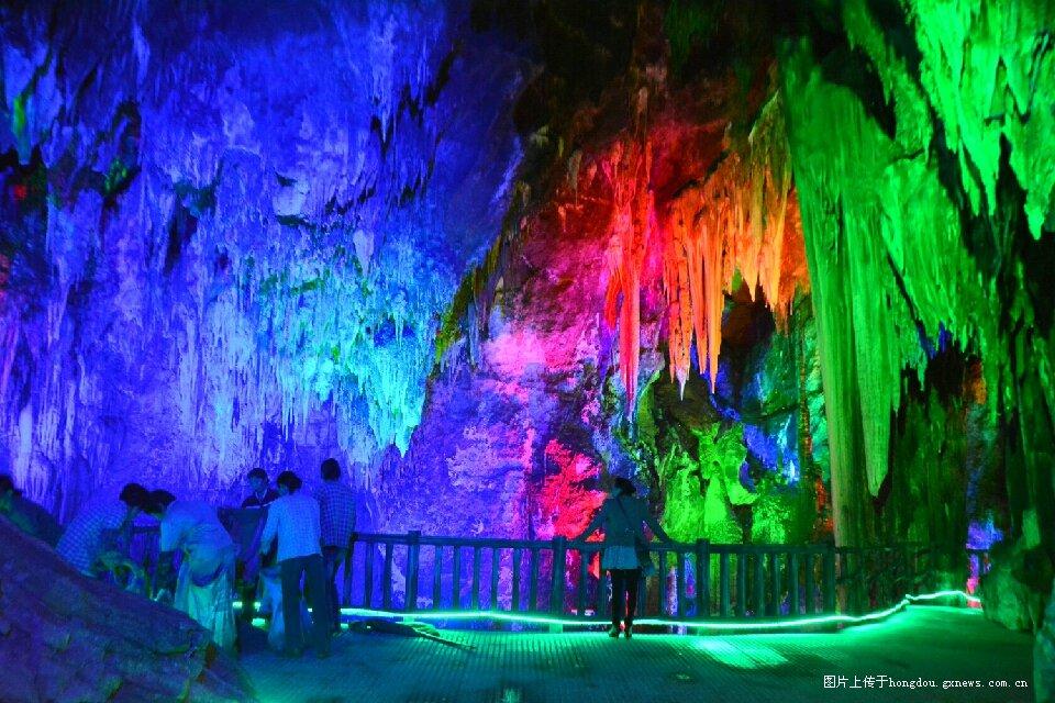 【两会关注】文安梅代表：传承民族文化 为打造世界级旅游目的地贡献力量