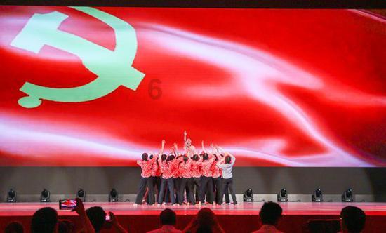 背调无法通过、考公寸步难行，大学生“被法人”几时休？